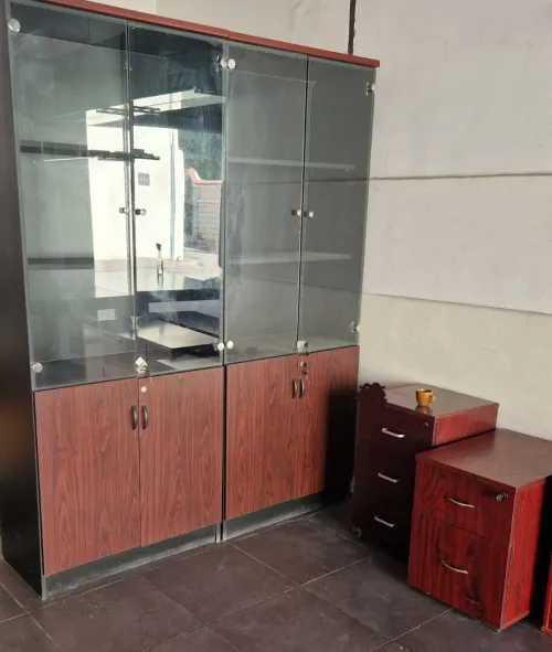 2 Armoires semi vitrée avec 2porte+table base + commode bureau + 3 caissons de bureau