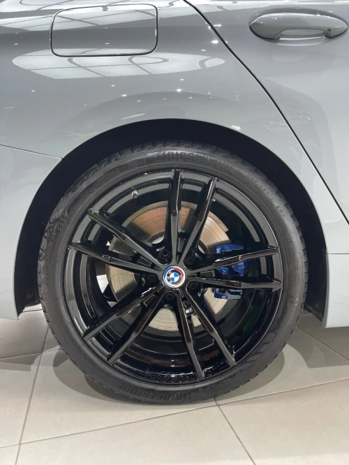 BMW Série 3 2024 M performance