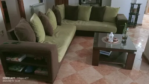 Salon en L avec table basse 