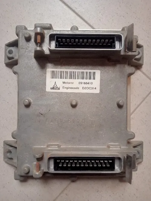 Deutz.رقم القطعة (Part Number): 09168410.كود المحرك (Engine Code): D2OC314.الرقم المحفور على الهيكل: 04194979 (يظهر بوضوح في وسط العلبة وهو متوافق مع محركات Deutz BFM 1013).