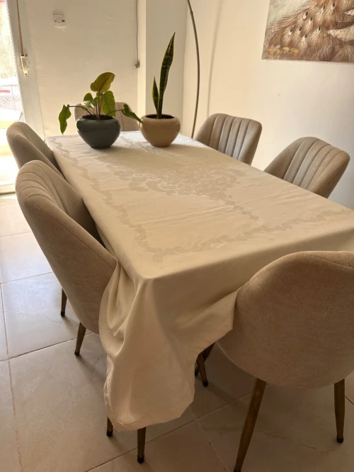 Table a mangé beige presque neuf