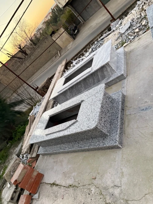 Tombe