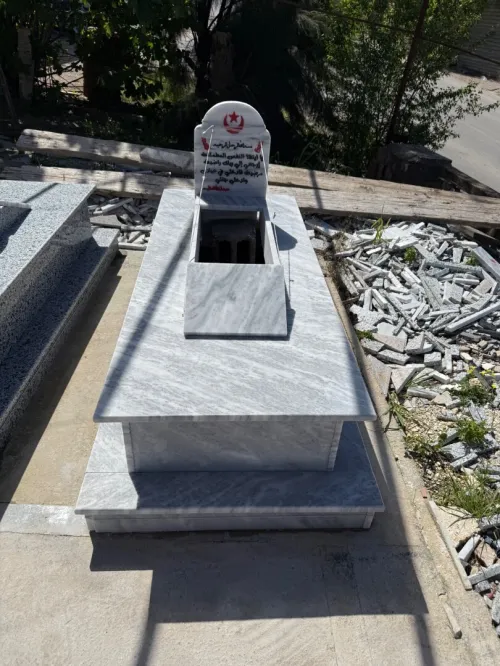 Tombe