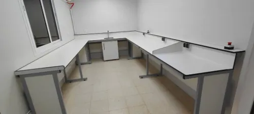 Fabrication Paillasses de laboratoire sur mesure - Qualité et durabilité garanties