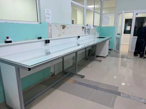 Fabrication Paillasses de laboratoire sur mesure - Qualité et durabilité garanties