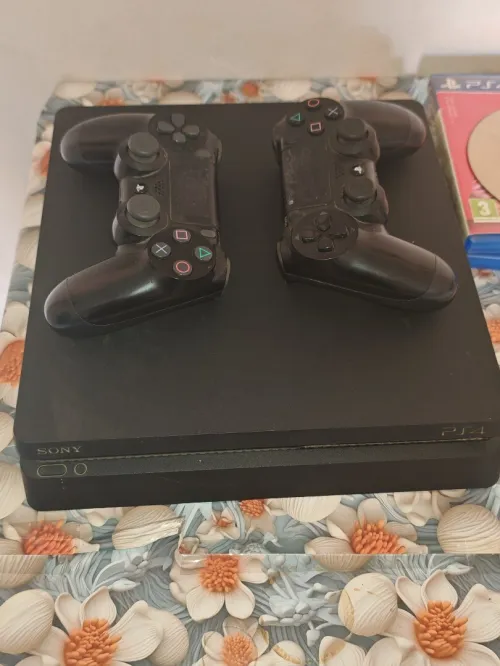 Playstation 4 slim