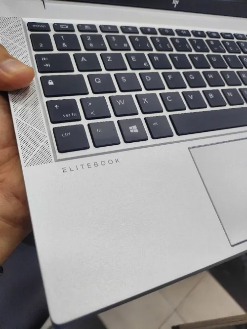 HP ELITEBOOK 830 g8 i5 11em 16gb nvme 256
