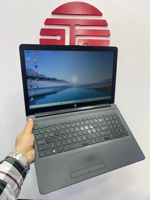 HP 15 cpu ryzen 5 3500U RAM 8gb SSD512gb vega