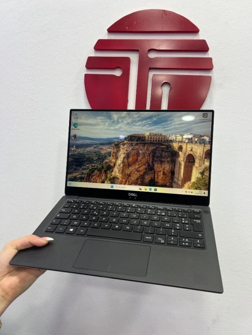 DELL XPS 13 i7 8em ram 8gb nvme 256gb intel hd