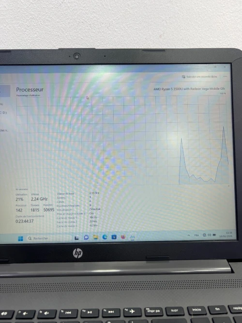 HP 15 cpu ryzen 5 3500U RAM 8gb SSD512gb vega