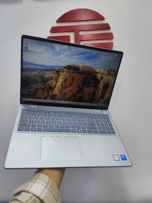 DELL INSPIRON CORE 7 150u ram 16gb nvme 1tb intel graphics 