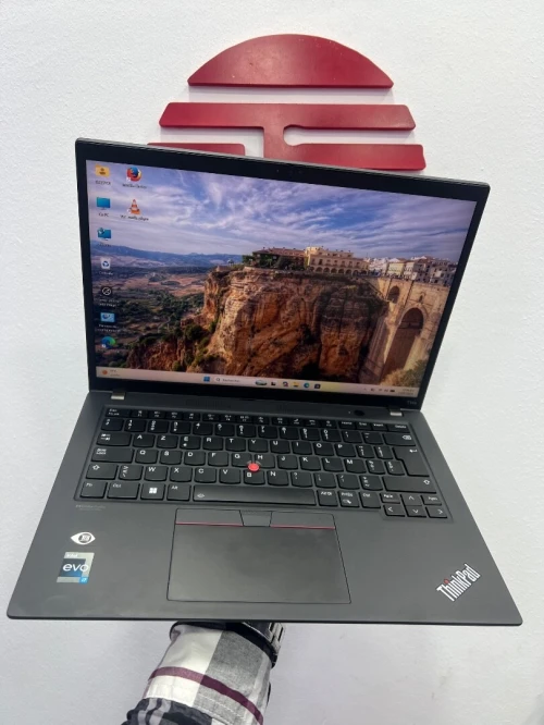 THINKPAD t14s i7 12em ram 16gb nvme 512gb intel iris xe