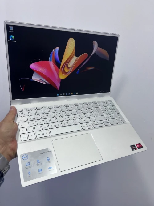 Dell inspiron 5000 ryzen 5 4500 RAM 8GB NVME 256GB AMD RADEON GRAPHICS