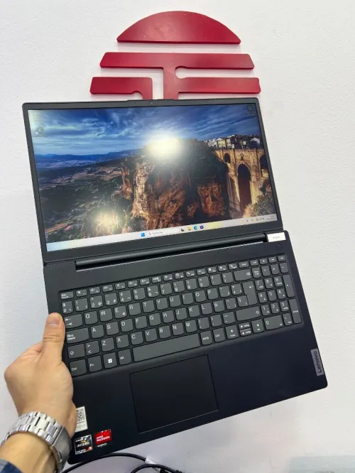 LENOVO V15 ryzen 5 series 5000 ram 16gb nvme 512gb radeon graphique