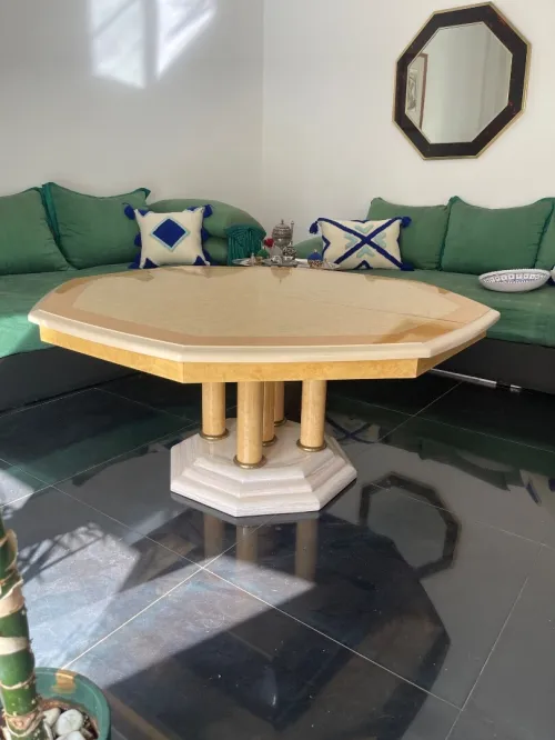 Table octogonale en laque