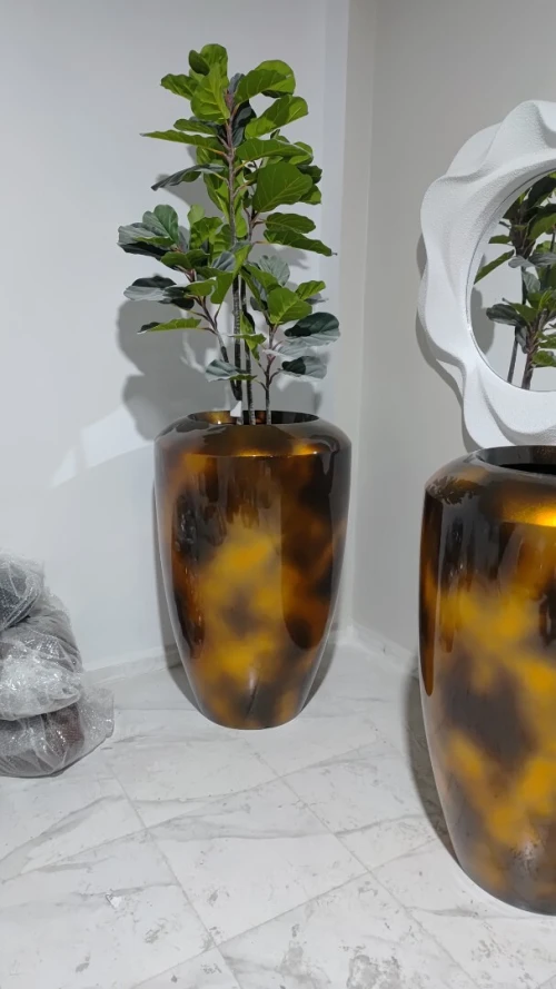 Pots de plantes en résine et fibre de verre