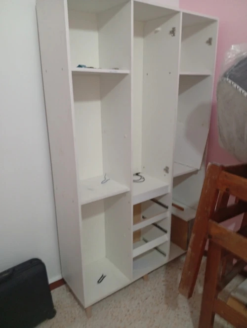 armoire et bibliothèque