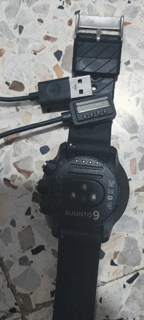 Suunto 9 GPS multisport originale + chargeur