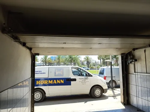 Equipement de quai / porte industrielle / Sas d'étanchéité / niveleur de quai  