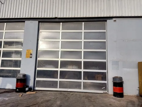 Equipement de quai / porte industrielle / Sas d'étanchéité / niveleur de quai  