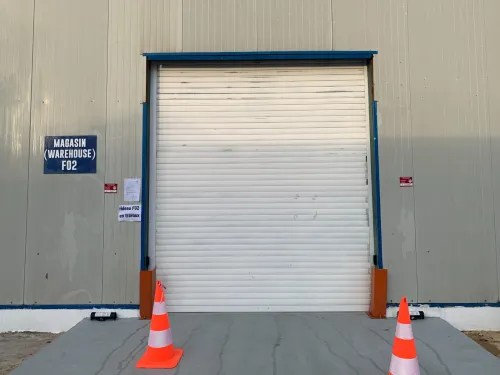 Equipement de quai / porte industrielle / Sas d'étanchéité / niveleur de quai  