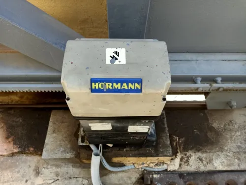 portail électrique / moteur coulissant / porte automatique / portail à battant 