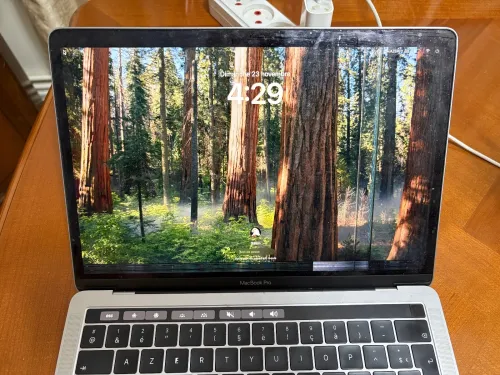 MacBook Pro 2019 Touch Bar fissuré