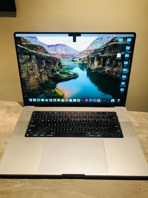 MacBook Pro M2 Pro 2023 16 inch  ssd 512GB 16g RAM 