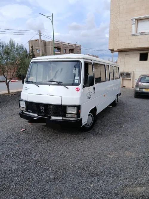 Peugeot J9 2005