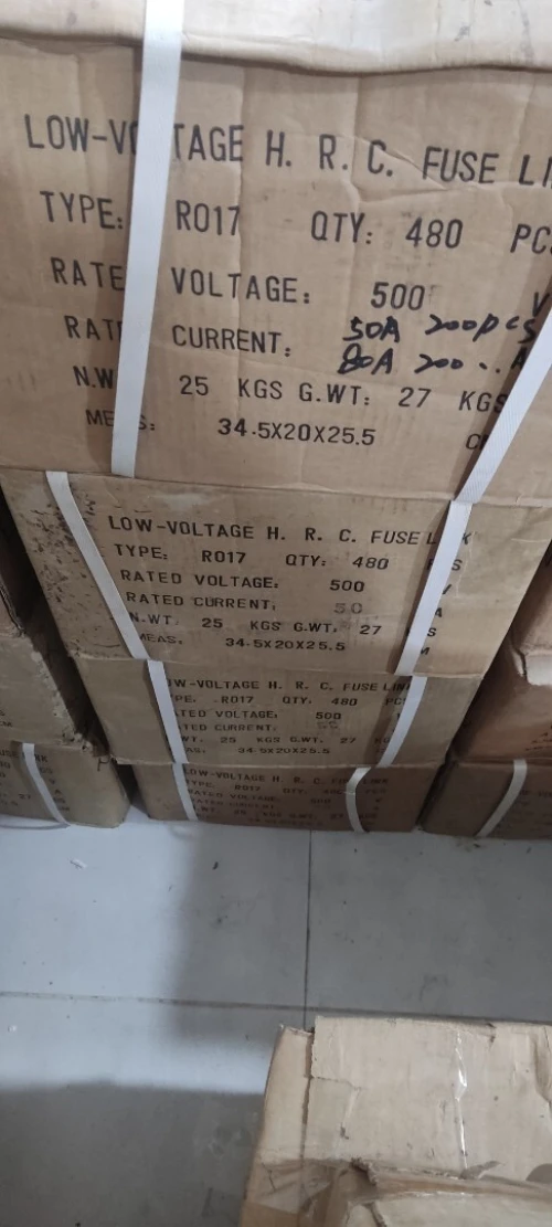 Lot de Bouton poussoir metalique,fusible et connecteur