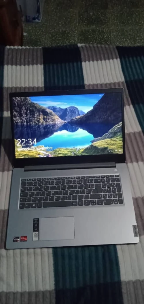 Lenovo  Ideapad  SLIM 3  17" RAM 08 512 SSD