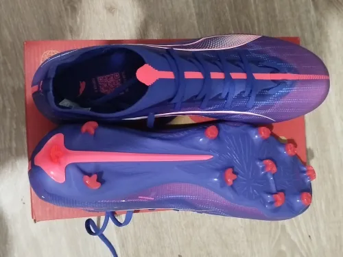 Chaussures de foot Marque embro et puma