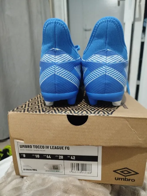 Chaussures de foot Marque embro et puma
