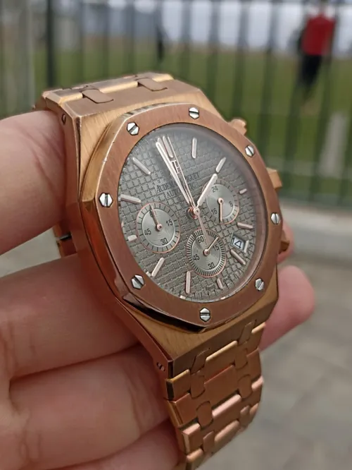 الساعة المصنفة عالميا فوق ساعة الرولاكس AUDEMARS PIGUET ROYAL OAK 