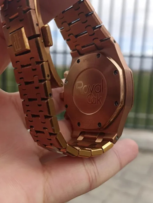الساعة المصنفة عالميا فوق ساعة الرولاكس AUDEMARS PIGUET ROYAL OAK 