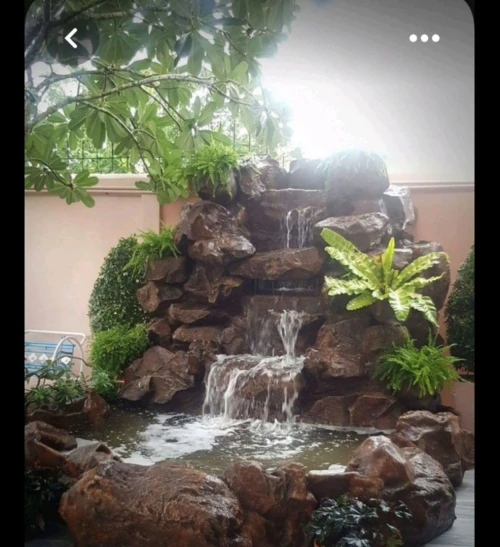 Cascade d'eau et fontaine 