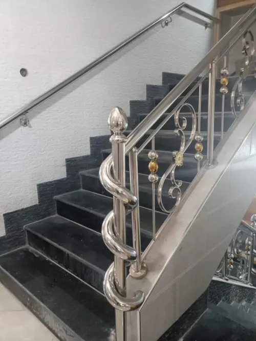 Fournitures et pose rampe d'escalier en inox garde-corps en inox et verre cabine de douche moderne