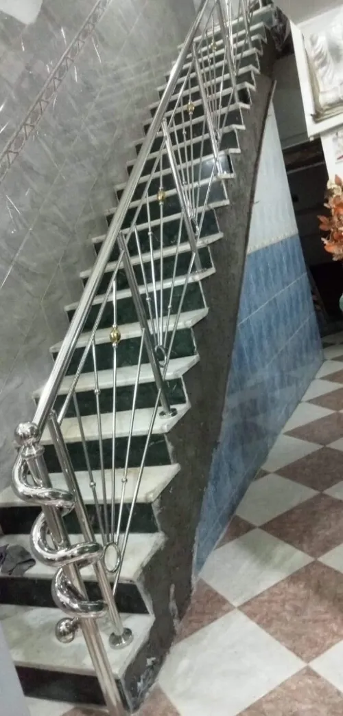Fournitures et pose rampe d'escalier en inox garde-corps en inox et verre cabine de douche moderne