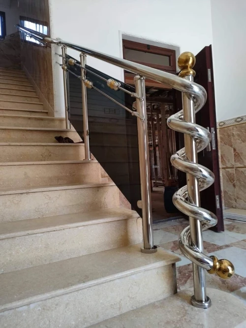 Fournitures et pose rampe d'escalier en inox garde-corps en inox et verre cabine de douche moderne