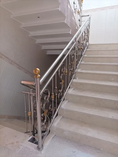 Fournitures et pose rampe d'escalier en inox garde-corps en inox et verre cabine de douche moderne