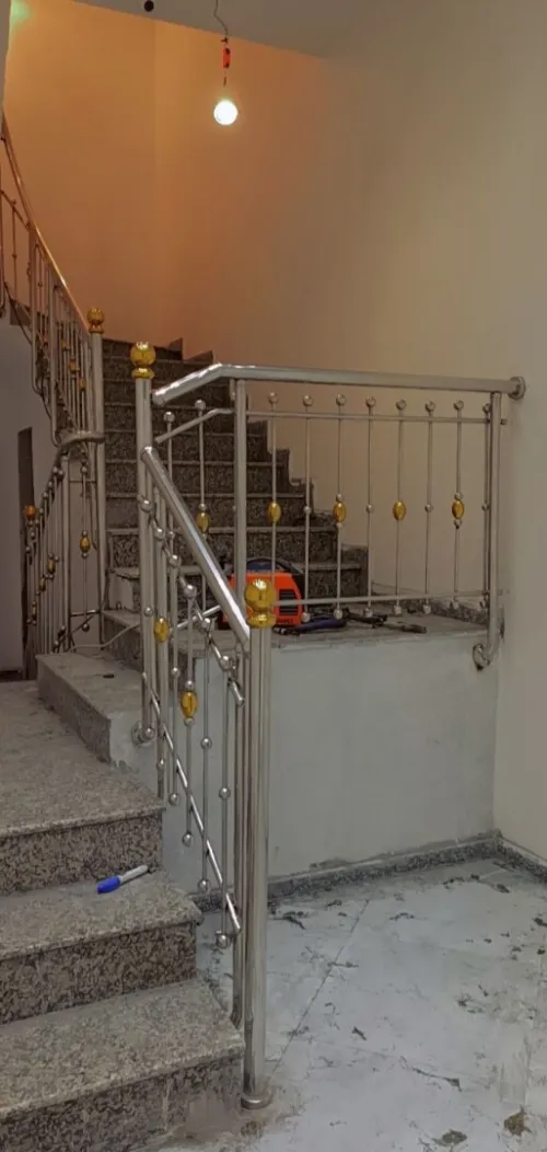 Fournitures et pose rampe d'escalier en inox garde-corps en inox et verre cabine de douche moderne