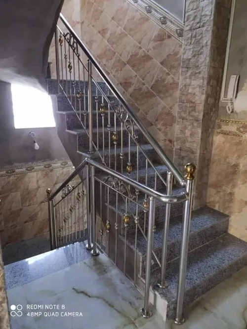 Fournitures et pose rampe d'escalier en inox garde-corps en inox et verre cabine de douche moderne