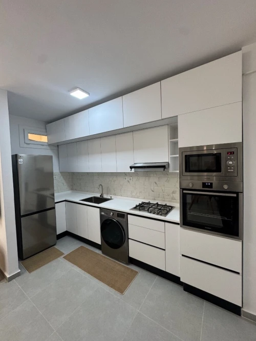 cuisine équipée moderne et sur mesure HIGH GLOSS