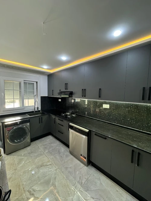 cuisine équipée moderne et sur mesure HIGH GLOSS