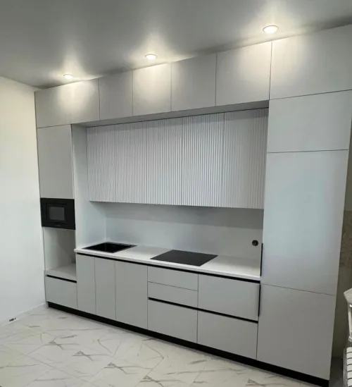 cuisine équipée moderne et sur mesure HIGH GLOSS