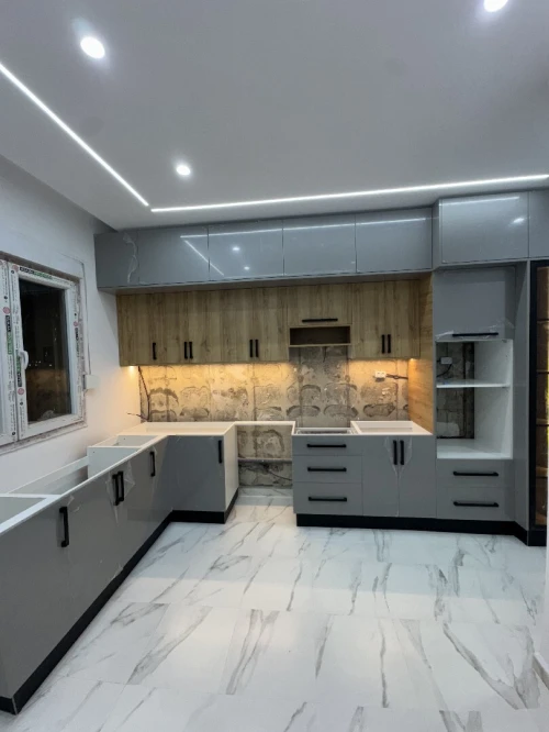cuisine équipée moderne et sur mesure HIGH GLOSS