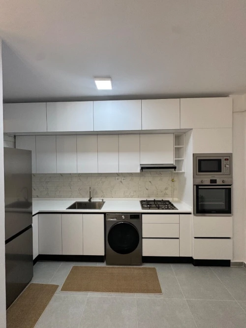 cuisine équipée moderne et sur mesure HIGH GLOSS