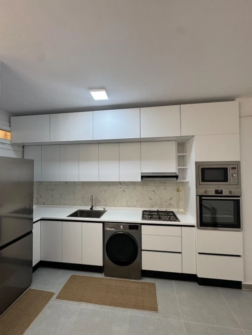 cuisine équipée moderne et sur mesure HIGH GLOSS 
