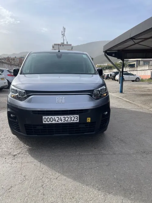 Fiat Doblo 2023 Italien 3 place
