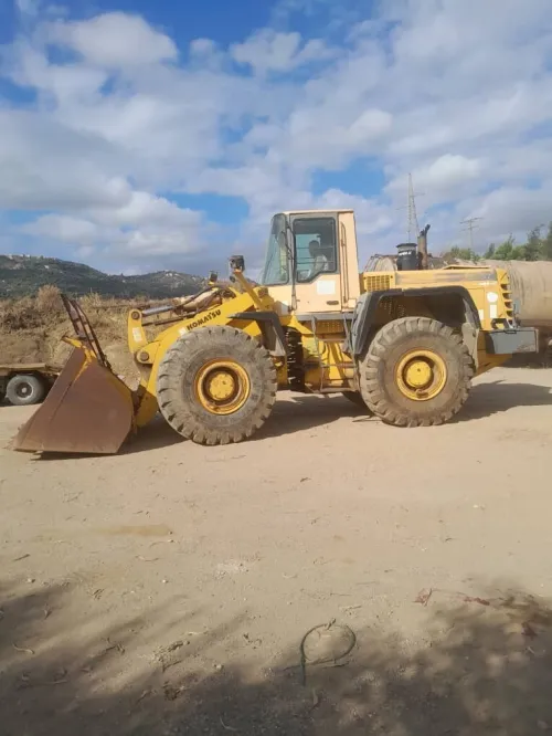 Komatsu Chargeur et ravitailleur de bitume 2014